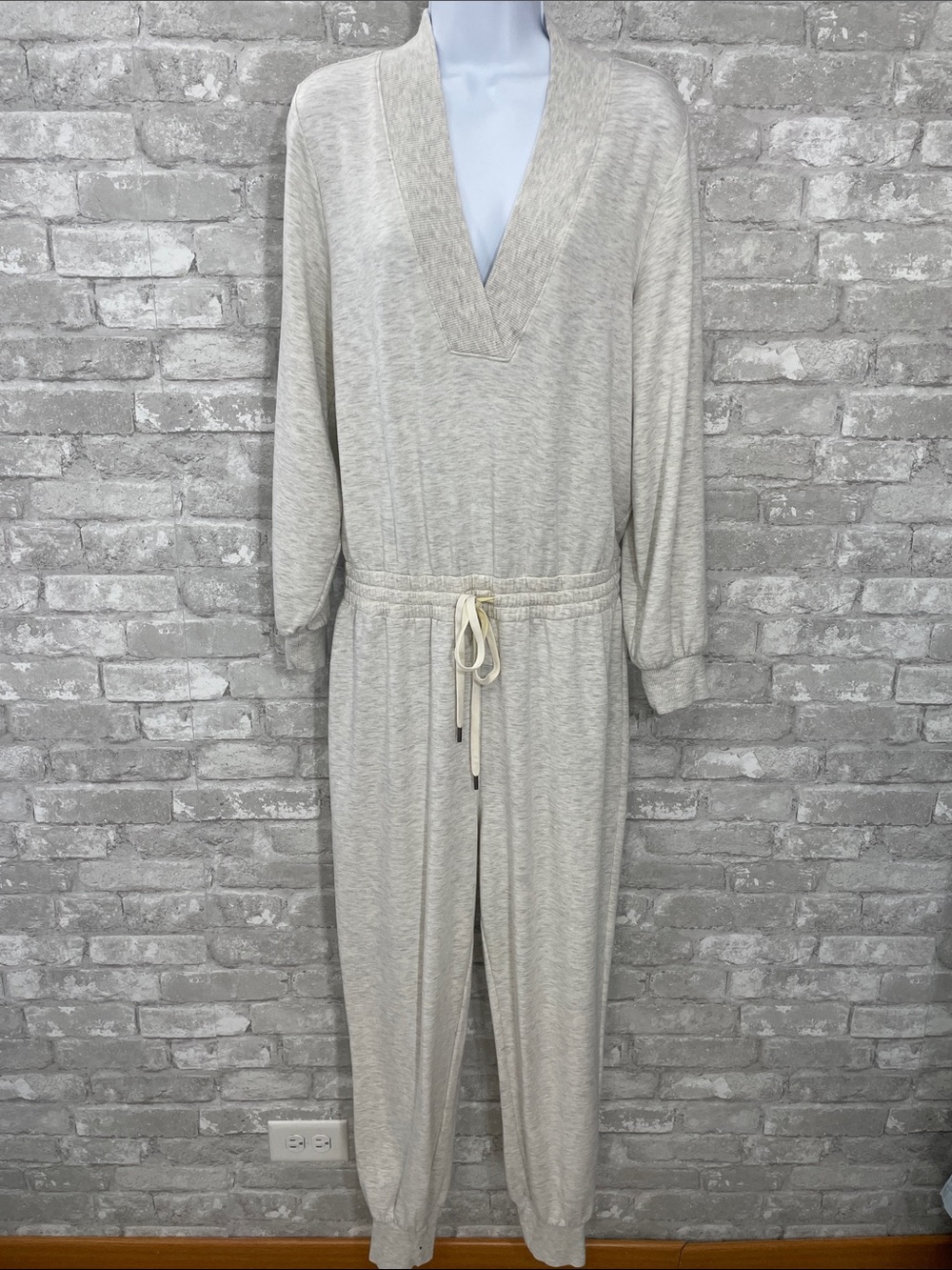 CALIA by Carrie Underwood Heather Light Gray V-Neck Drawstring Jumpsuit